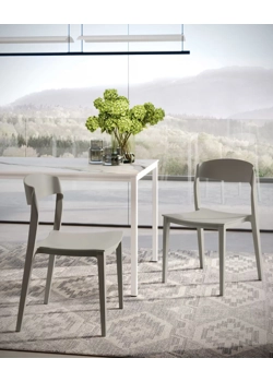 Mira Sedie in plastica di design Ingenia