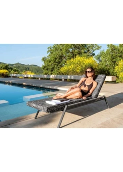 Cot cottage Sunbeds and deck chairs in the garden Talenti
