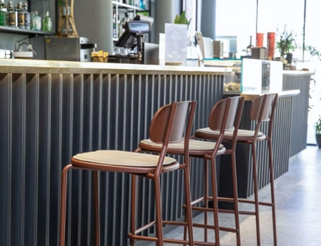 Contract: sedie, tavoli, e complementi d'arredo