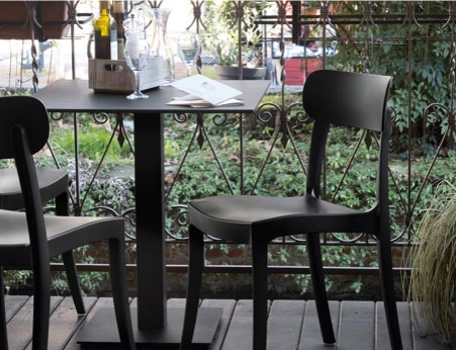 Contract: sedie, tavoli, e complementi d'arredo