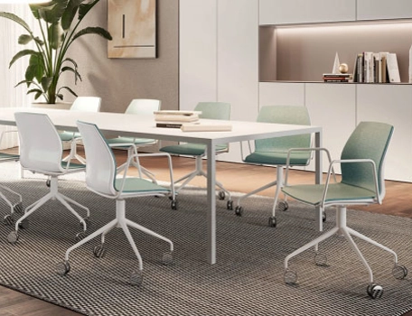 Contract: sedie, tavoli, e complementi d'arredo