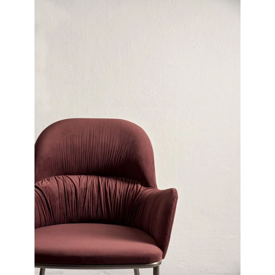 Queen With Armrests - Steel Legs Living room armchairs Bontempi 1