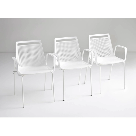 Akami Bracciolo Sedie in plastica di design Gaber 1