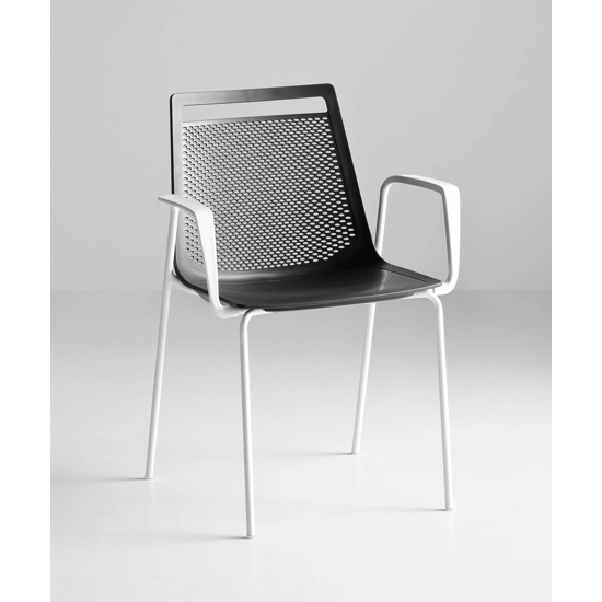 Akami Bracciolo Sedie in plastica di design Gaber 5
