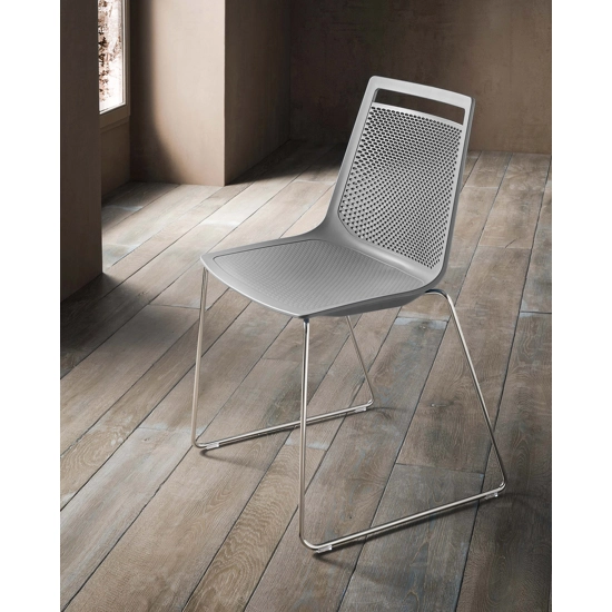 Akami S Sedie in plastica di design Gaber 10