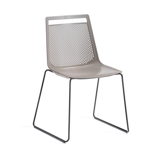 Akami S Sedie in plastica di design Gaber 12