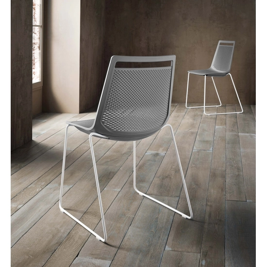 Akami S Sedie in plastica di design Gaber 14