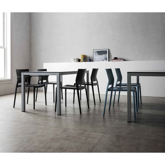 Bakhita Sedie in plastica di design Gaber 1
