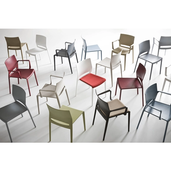 Bakhita Sedie in plastica di design Gaber 9