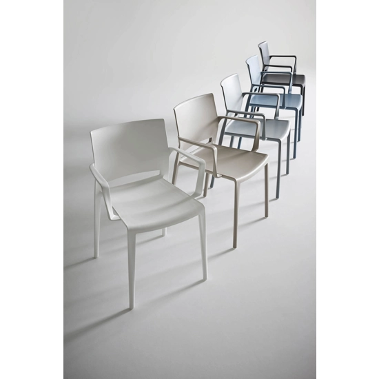 Bakhita Sedie in plastica di design Gaber 10