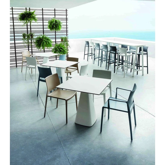 Bakhita Sedie in plastica di design Gaber 12
