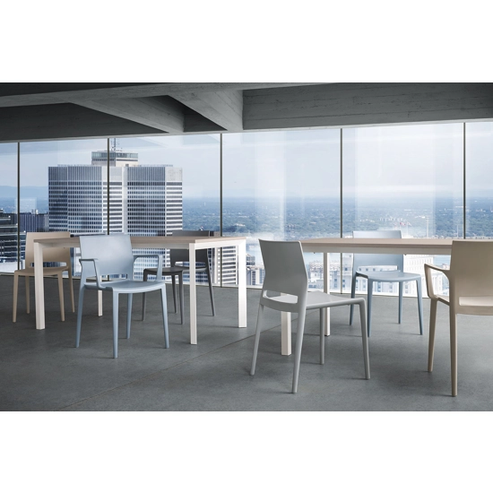 Bakhita Sedie in plastica di design Gaber 13