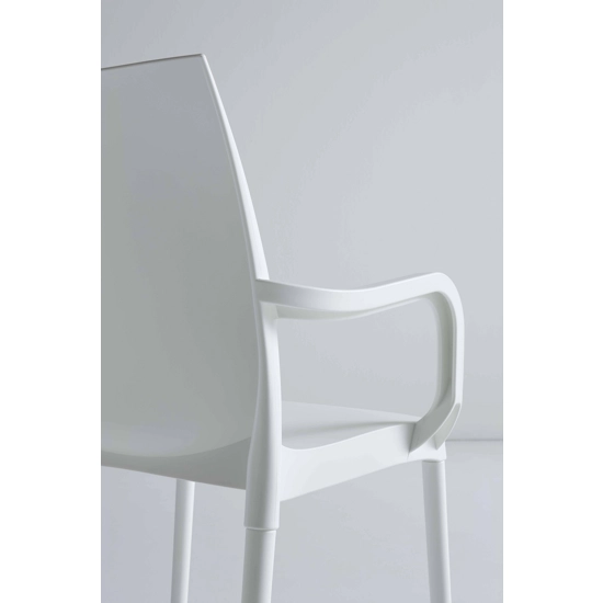 Iris Braccioli Sedie in plastica di design Gaber 3