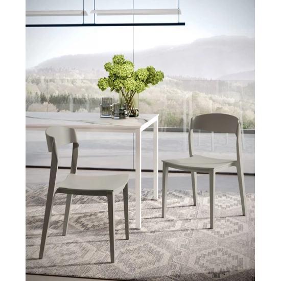Mira Sedie in plastica di design ingenia