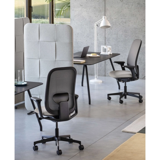 Evo Operatia Rete - Plastica Nera Sedie direzionali per ufficio Milani 6