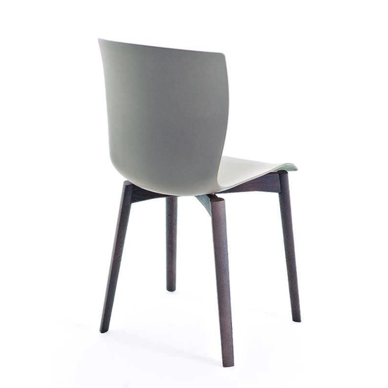 rap w Plastic chairs Colico 5