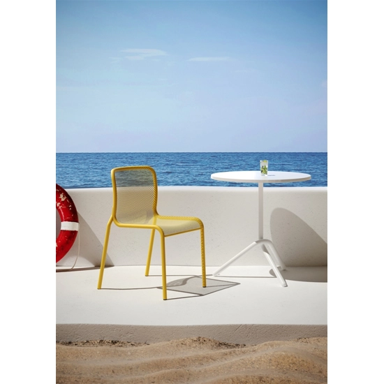 Momo Net Contract chairs Colos 1