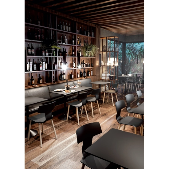 Split GL Plastic chairs Colos 1