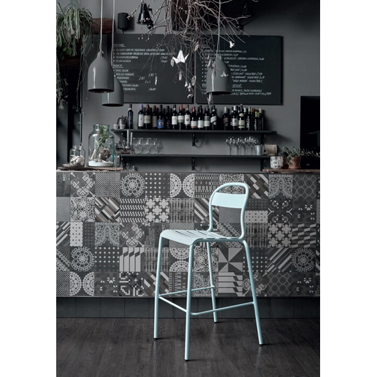 Cue 5 Metal stools Colos 2