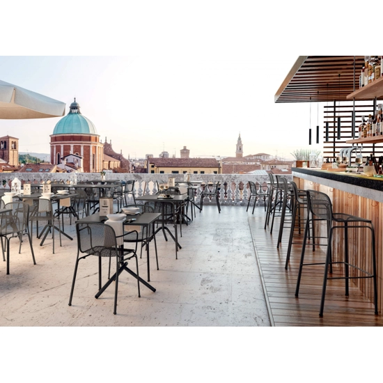 Villa Sgabello Sgabelli in metallo Colos 1