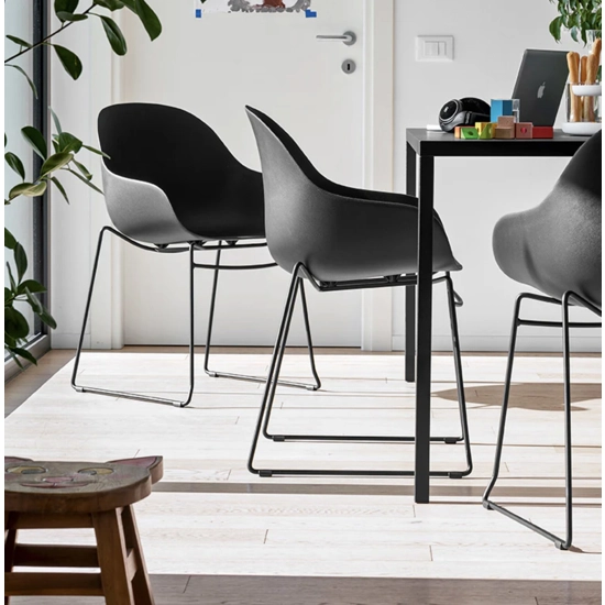 Academy CB2143 Sedie in plastica di design Connubia 1