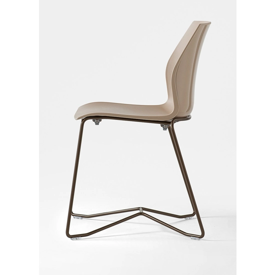 Kalea - Gamba a Slitta non Impilabile Sedie in plastica di design Kastel 3