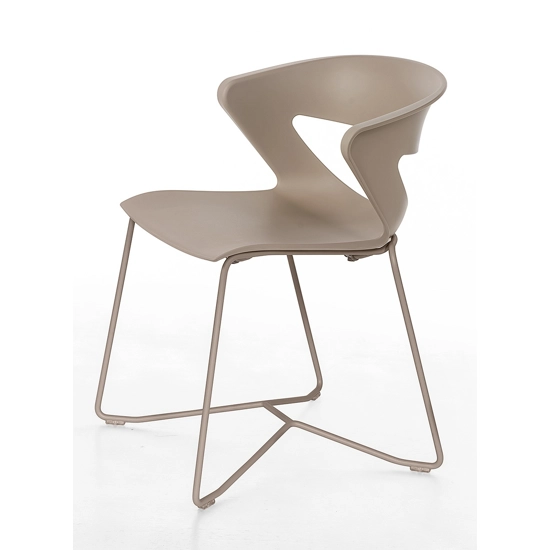 Kicca - Gambe a Slitta non Impilabile Sedie in plastica di design Kastel 1