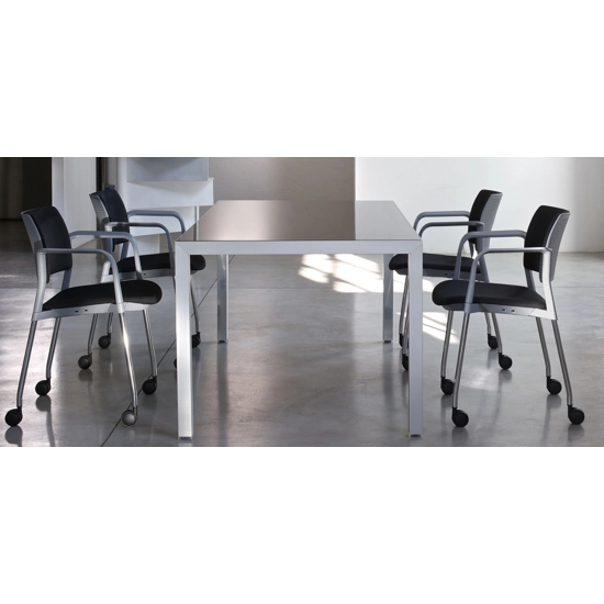 Kyos con Rotelle Sedie in plastica di design Kastel 1