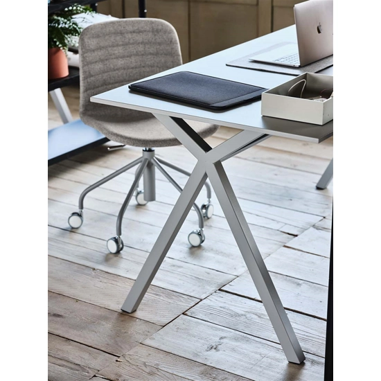 Checkers Desk 200x100 Contract tables Midj 2