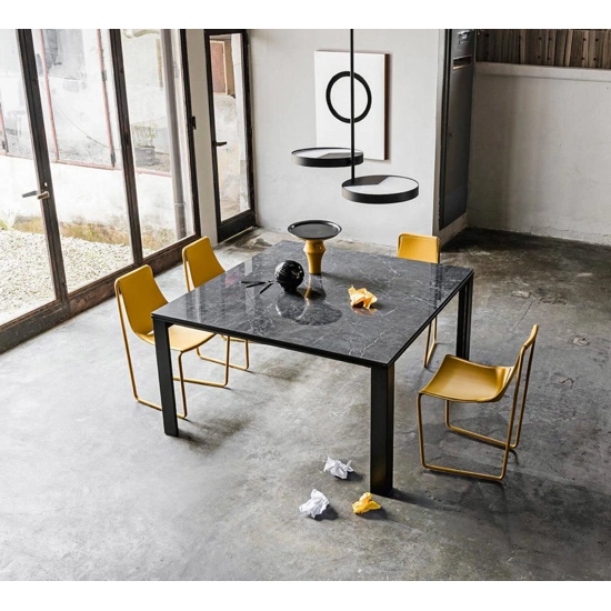 Marco Polo 140x140 (230) Modern tables Midj