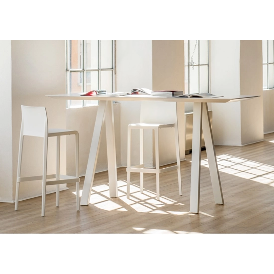 Volt 677 - 678 - Design Claudio Dondoli - Marco Pocci 2013 Sgabelli contract Pedrali 2