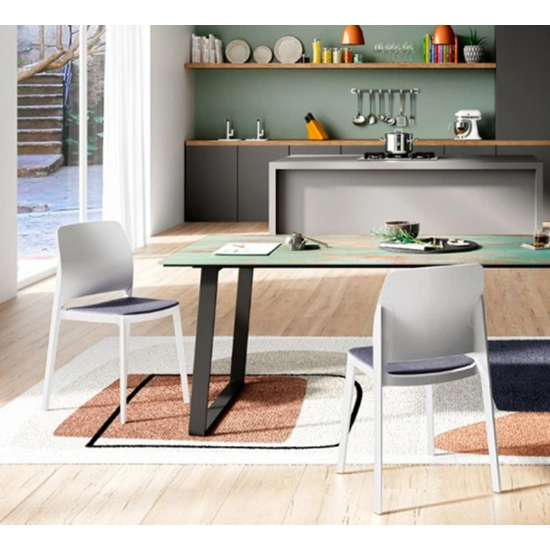 TYPE Plastic chairs point 3