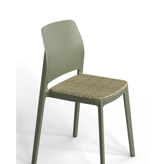 TYPE Plastic chairs point 5