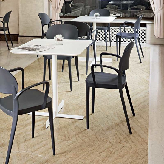 Amy Braccioli Sedie in plastica di design Progetto Sedia 1