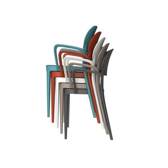 Amy Braccioli Sedie in plastica di design Progetto Sedia 3