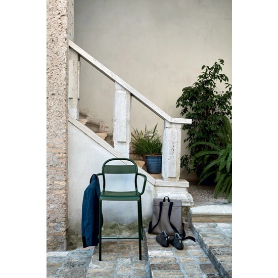 Cue 6 Metal stools Colos 3