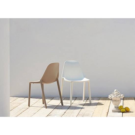 More Plastic chairs Scab 2