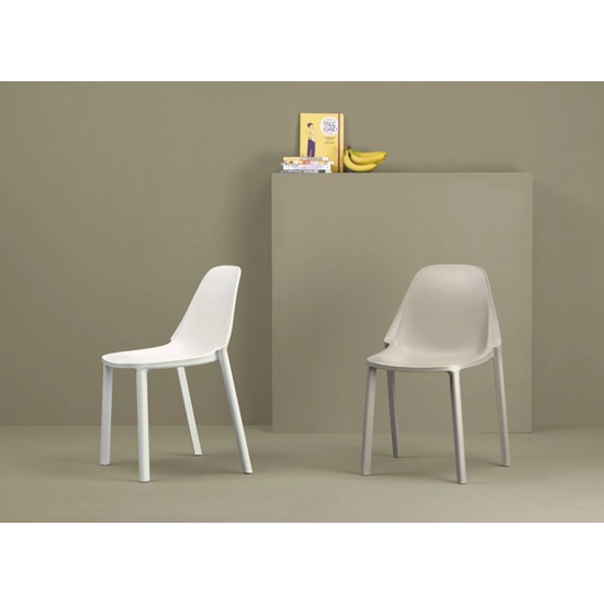More Plastic chairs Scab 4